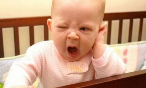 yawning-baby_W7XhD_25018