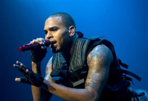 chris brown 4 w560 h500 500x343 Hip Hop Update